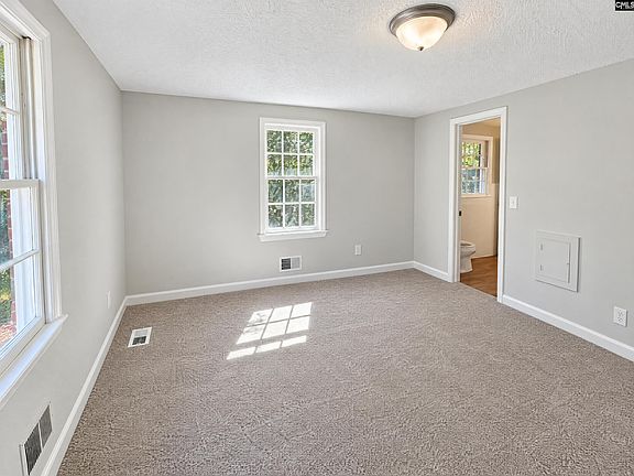 4th image of 7403 Springbank Dr