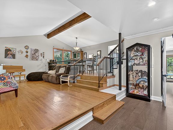 4th image of 712 Pawnee Ln