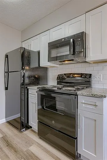 8005 S 48th Ave #7 — Photo 3
