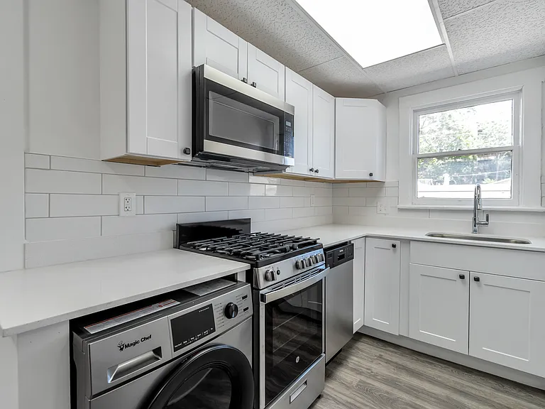 150 South Apartments — Photo 31