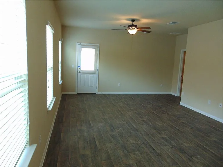 305 Cibolo Creek Dr — Photo 7