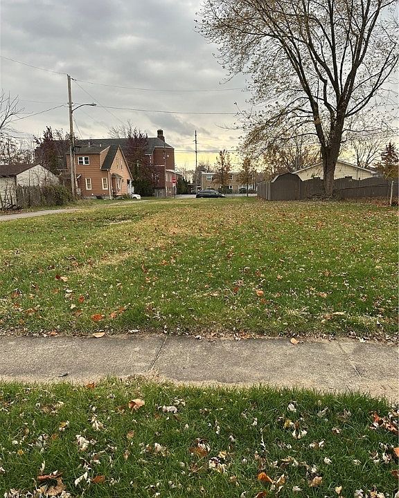 2nd image of 416 13th St
