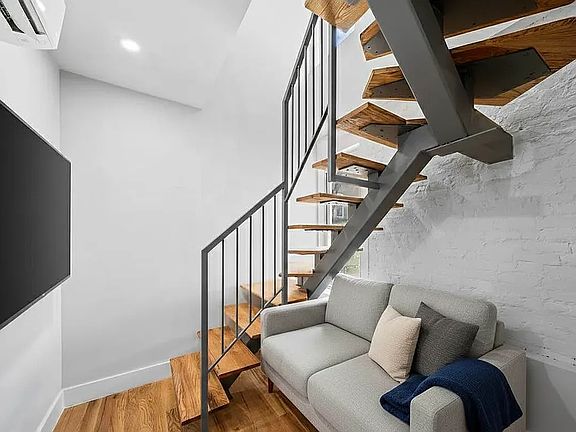 5th image of 219 Kingsland Ave #11
