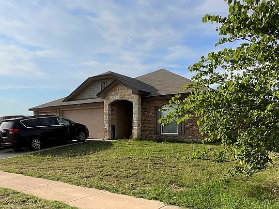 2nd image of 2611 Hector Dr