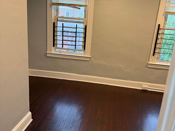 5th image of 3333 Ravenwood Ave