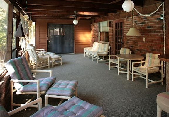 5th image of 830 Cordova Ave