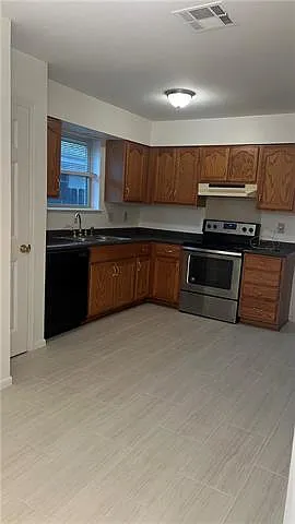 3 bed, 1.5 bath, 1150 sqft, $1,500 — Photo 2