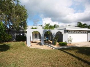 911 Spindle Palm Way, Apollo Beach, FL 33572