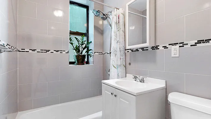 Sold by Bizzarro Agency | media 10