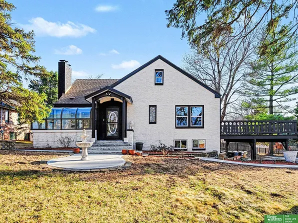 306 Bellevue Blvd S, Bellevue, NE 68005