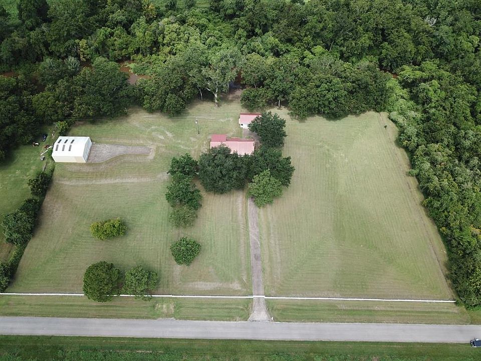 4.67 ac, fenced on 3 sides with Oyster Creek in the back. LOTS of pecan trees, +1400 foot metal building with 2 ten foot doors and 1 twelve foot door.