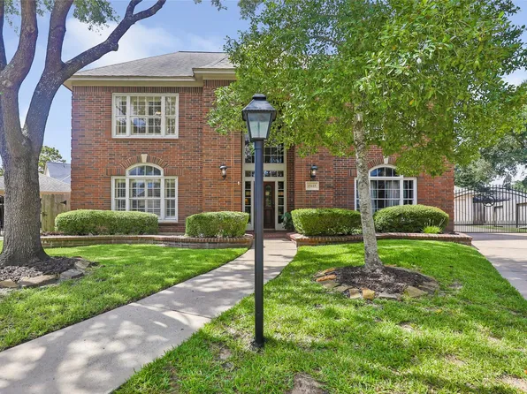 15615 Wildwood Run, Cypress, TX 77433