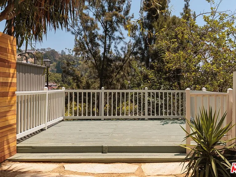 2120 N Cahuenga Blvd — Photo 16
