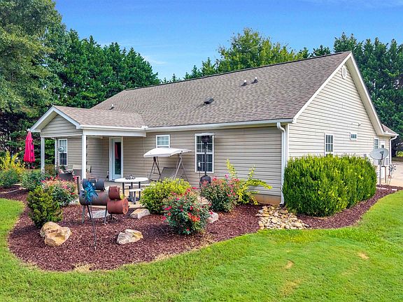 3rd image of 1 Berry Tree Ct