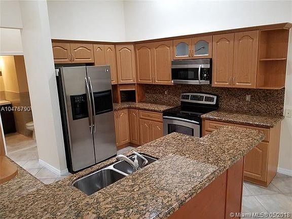 2nd image of 829 Heritage Dr