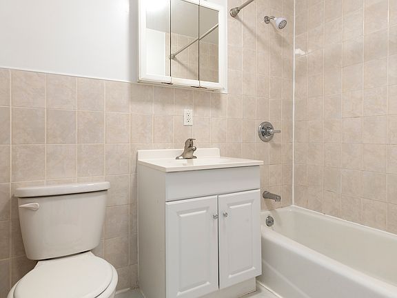 3rd image of 108 Ludlow St Ste 4D