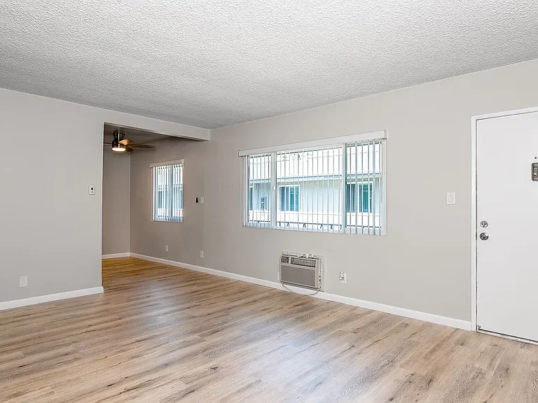311 N Kenwood St — Photo 4