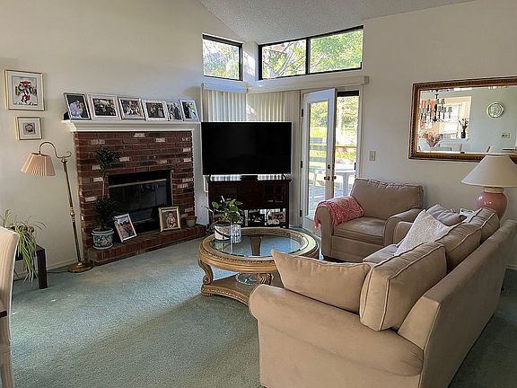 3rd image of 30 Eton Dr