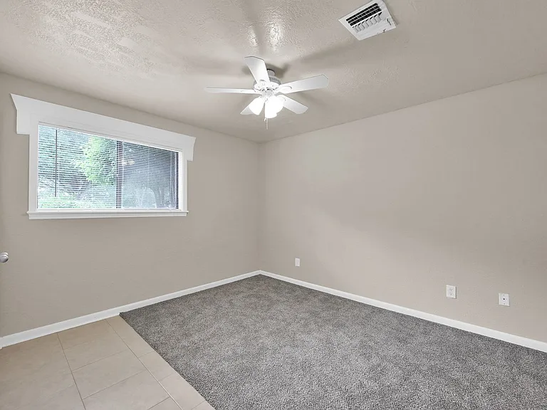 Lakeview Point Apartments — Photo 16