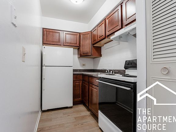2nd image of 545 W Briar Pl #303