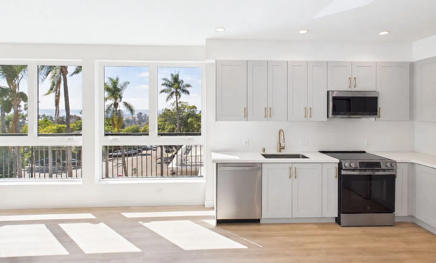 Brand New 3 Bedroom 2 Bath with a Large Corner Balcony - Bankers Hill — Photo 1