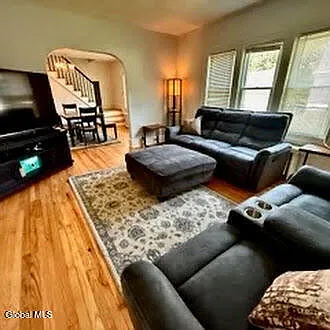 4 bed, 1840 sqft, $2,400 — Photo 3