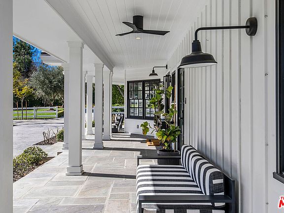 3rd image of 5525 Paradise Valley Rd