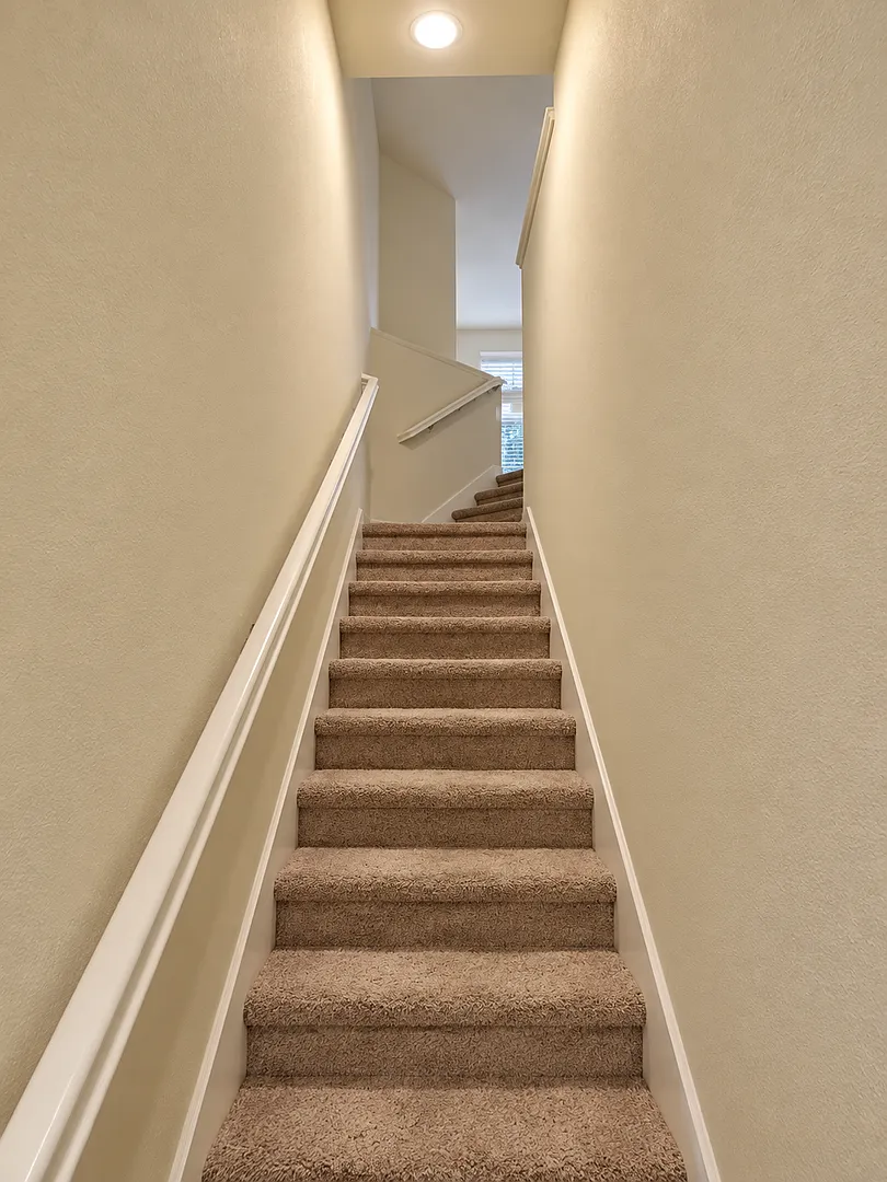 Beautiful updated luxury townhouse looking for new tenants — Photo 2