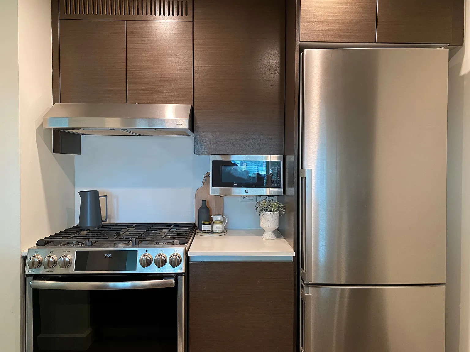 315 W 33rd St — Photo 2