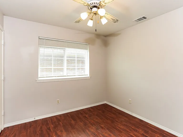 704 Brookhaven Dr — Photo 13