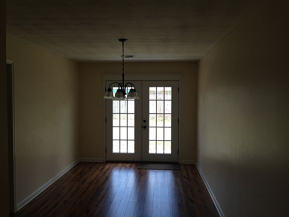 4th image of 509 Walker Dr