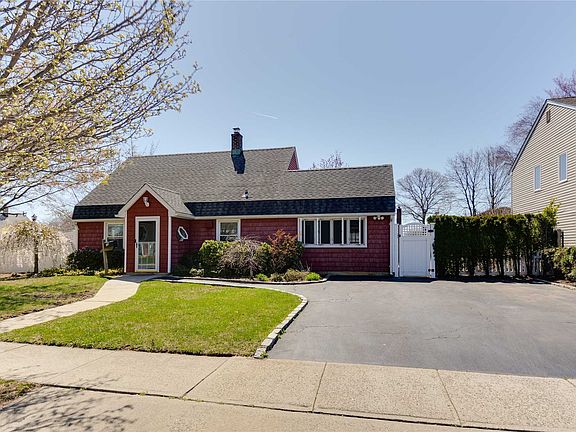 2nd image of 12 Bell Ln