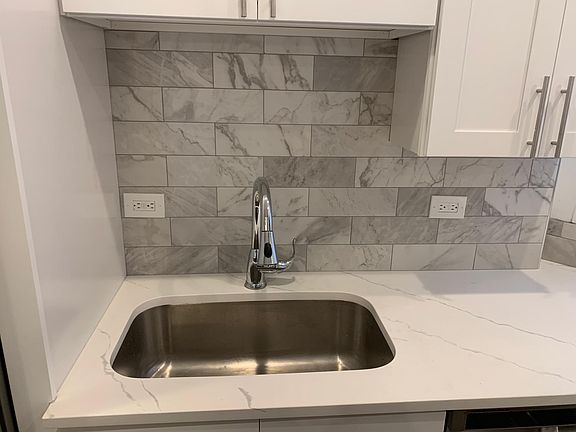 5th image of 4741 N Monticello Ave #1