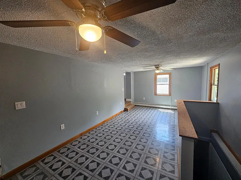 657 Middle St — Photo 7