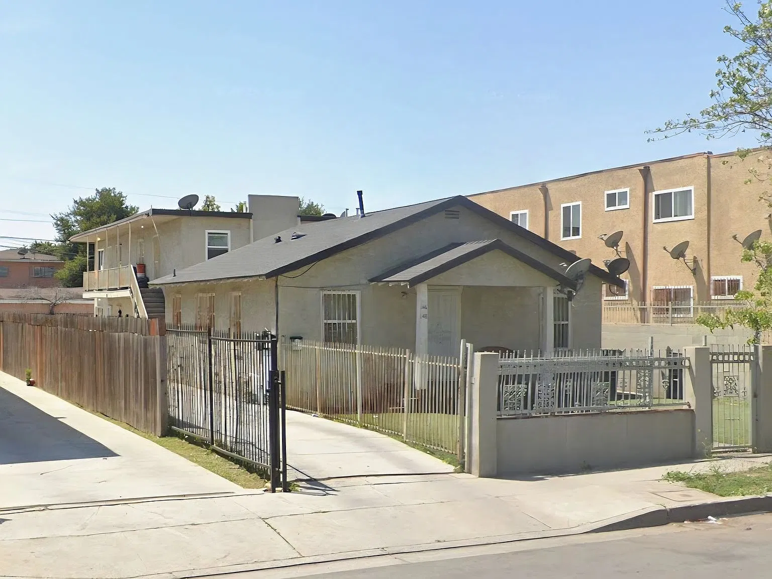 2 bed, $2,200 — Photo 1