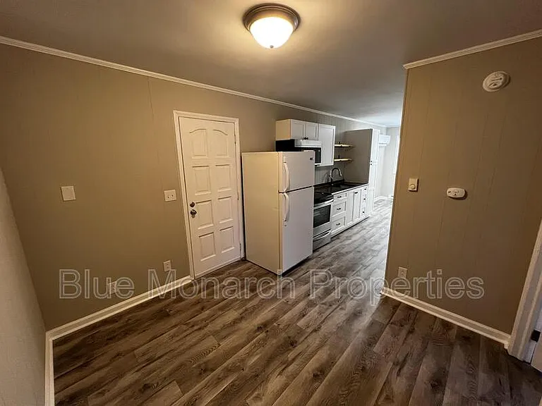 208 W Chestnut St #B — Photo 11