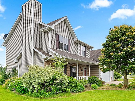 2nd image of 515 Winding Waters Way