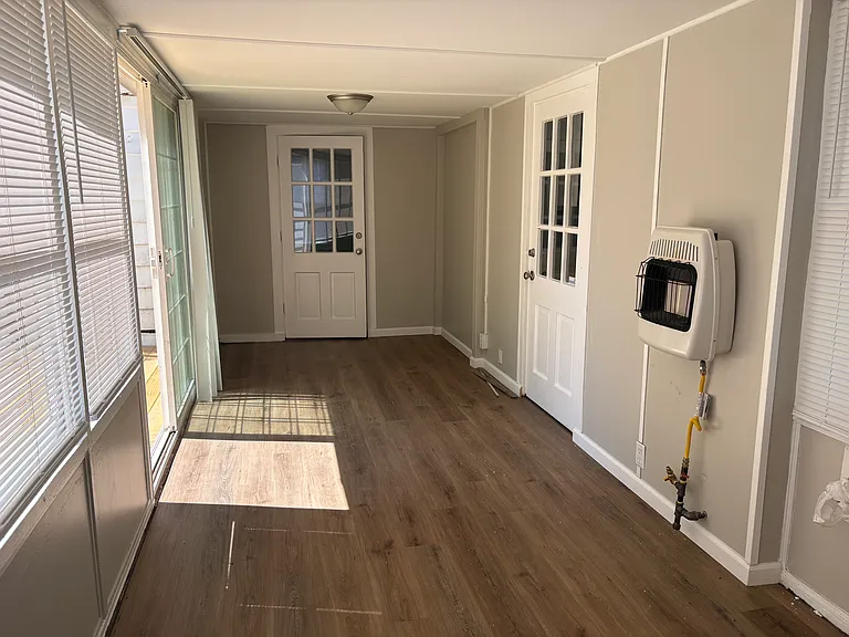1416 W Maywood Ave — Photo 6
