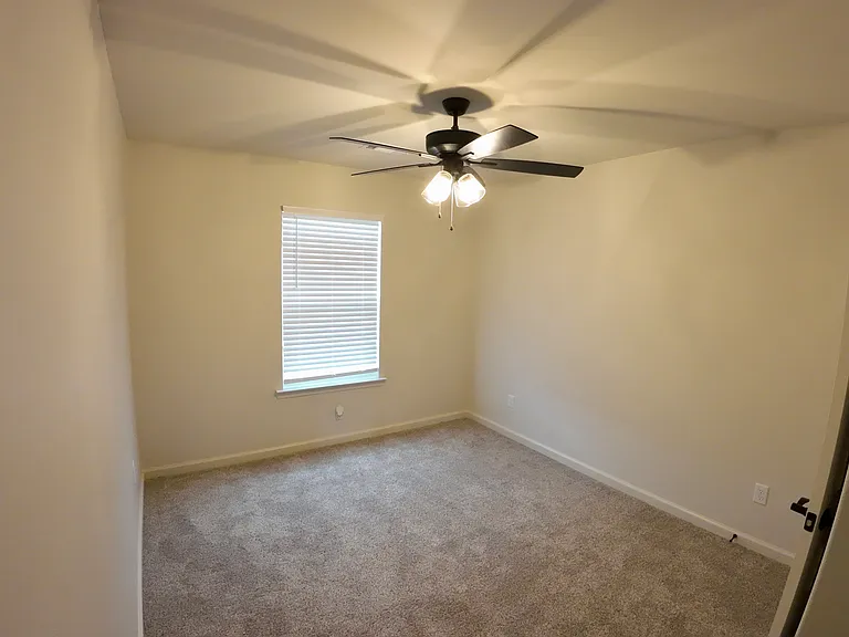 212 Kelton Ln — Photo 14