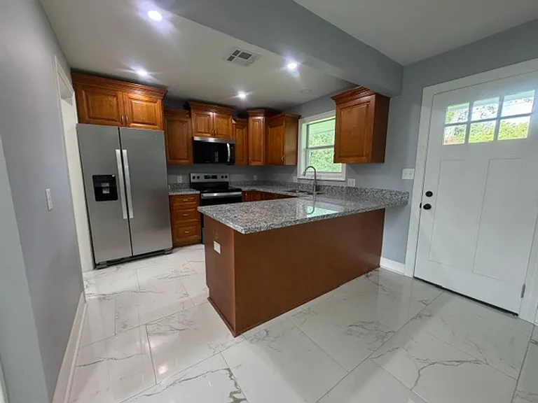 2704 General Moore Ave — Photo 3