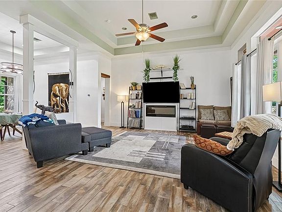 3rd image of 333 Chinawood Dr