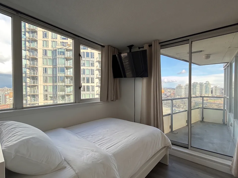 63 Keefer Pl #1808