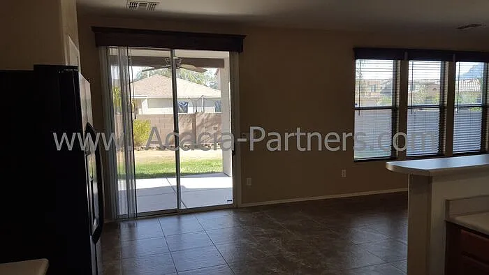 3 bed, 2.0 bath, 1642 sqft, $1,950 — Photo 4