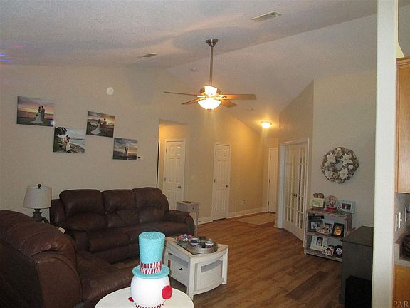 4th image of 7350 Dahlia Dr
