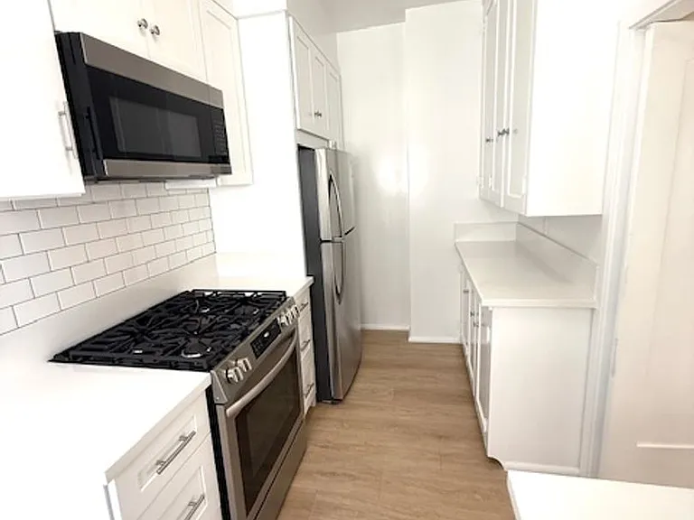 Fair Oaks Apts — Photo 32