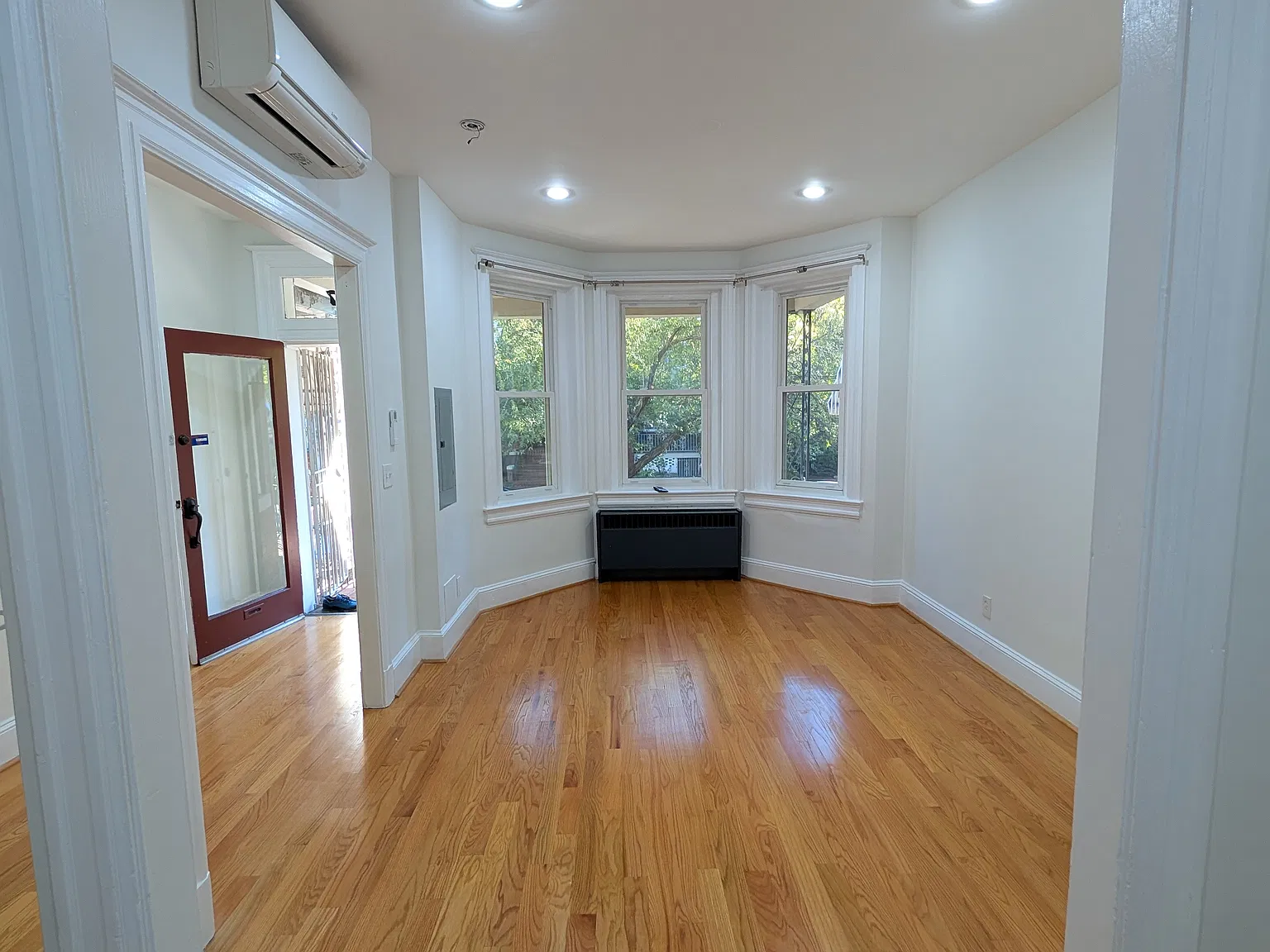 3 bed, 2.5 bath, 1850 sqft, $4,660 — Photo 3