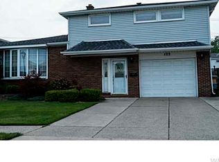 123 Nantucket Dr E, Cheektowaga, NY 14225