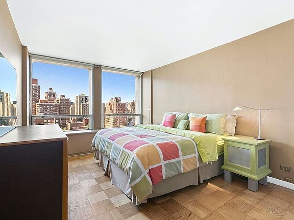 5th image of 300 E 33rd St APT 14P