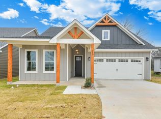 607 N Getzendaner St, Waxahachie, TX