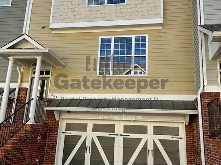 607 Lexington Vlg — Photo 1